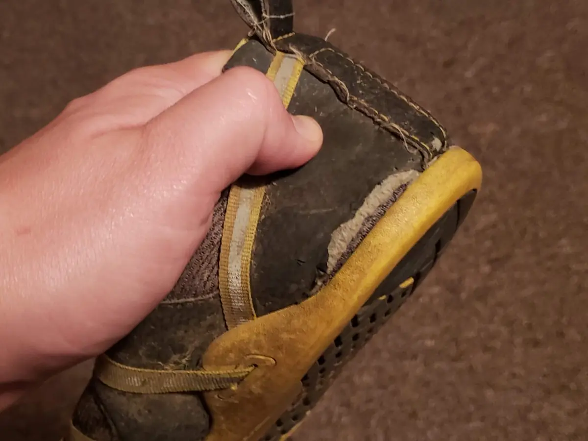 Split heel of shoe